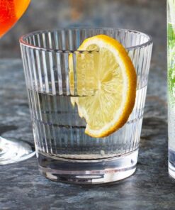 Miljöbild citron Barcompagniet plastglas stripe 355 rocks 35.5cl